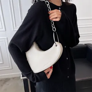 Chic beige heart-shaped faux leather shoulder bag with chunky silver metal chain