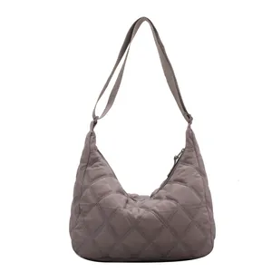 Taupefarbene Stepp-Hobo-Tasche für Damen mit Rhombenmuster und bequemem Schultergurt