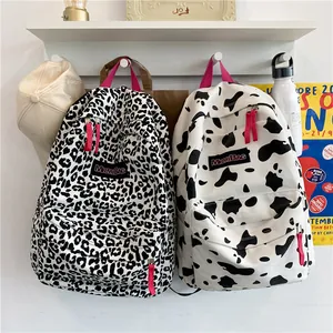 Sac à dos Harajuku en toile avec imprimés léopard et vache et détails roses vifs