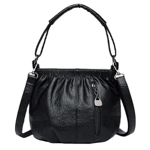 Sac à main classique en cuir noir pour femme avec forme en croissant et poignée large chic