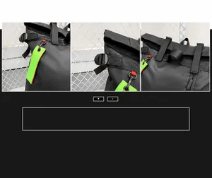 Detail van zwarte tactische rugzak met neongroen label en industriële opdruk