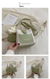 Détails du sac seau bicolore vert et beige avec breloque fleur et pieds en métal