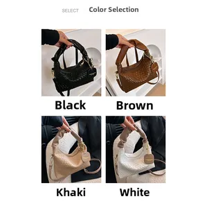 Vue détaillée de sacs à main en cuir tressé déclinés en noir, marron, kaki et blanc cassé