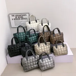 Borse tote trapuntate minimaliste in sei colori metallizzati e due dimensioni