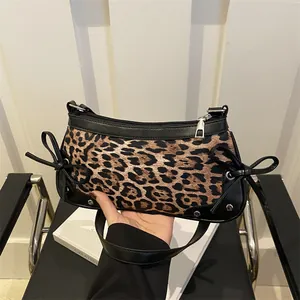 Sac Sous le Bras Vintage Imprimé Léopard en Cuir PU Femmes Mode Y2K Sac à Épaule Avec Nœud Rivets Petit Sac à Main