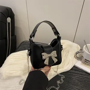 Mini Sac à Main Femme avec Nœud en Cuir PU Style Doux et Cool Petit Sac en Bandoulière avec Chaîne pour Été Quotidien Fête