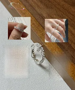 Détail de la bague nœud en argent S925 avec texture dentelle vintage et style superposé