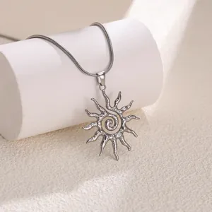 Collana minimalista in acciaio inossidabile argento con ciondolo a sole a spirale da donna