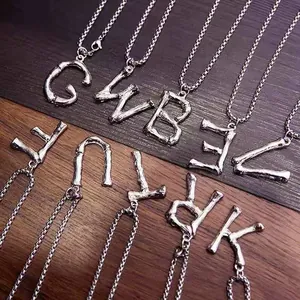 Collier Pendentif Lettre Initiale Hip Hop en Acier Titane Texture de Bambou Argent Bijoux Personnalisés pour Hommes Femmes