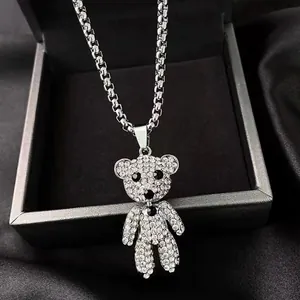 Collier avec pendentif ours en cristal étincelant et chaîne argentée style hip-hop tendance