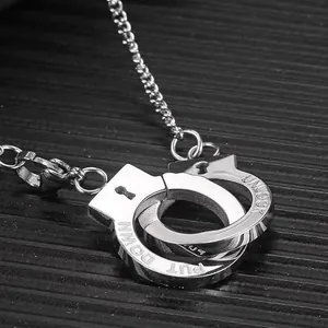 Collier menottes en acier titane hip hop pour couples avec gravure PUT DOWN UNLOCK