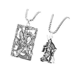 Pendenti guerriero Guan Yu in argento con intagli in rilievo su catene veneziane
