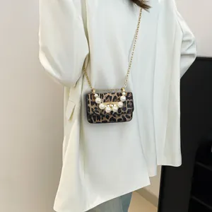 Chic leopard print jelly bag with large pearls and gold chain strap for women