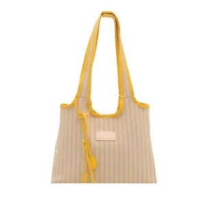 Grand sac fourre-tout en toile rayée avec bandoulières jaunes pour les déplacements quotidiens