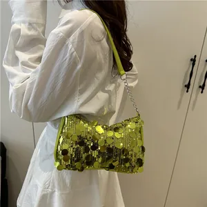 Bolso de hombro chic con lentejuelas verde esmeralda, cadena plateada y acabado metálico