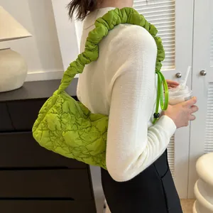 Gesteppte grüne Wolkentasche mit gerafftem Riemen, stilvolle Schultertasche für Damen