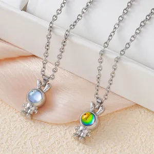 Collier Pendentif Lapin Astronaute Créatif Avec Chaîne de Quille en Acier Titane Bijoux Hip Hop Style Pierre de Lune Pour Unisexe