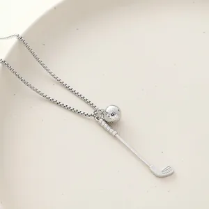 Collier avec pendentif club et balle de golf en argent sur chaîne gourmette pour sportifs