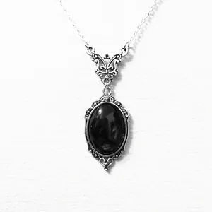 Vintage versilberte Halskette mit großem ovalem schwarzem Stein im Gothic-Stil