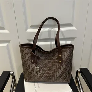 Large Capacity Letter Print Tote Bag Vintage PU Leather Shoulder Handbag With Metal R Pendant For Women Office Daily Use