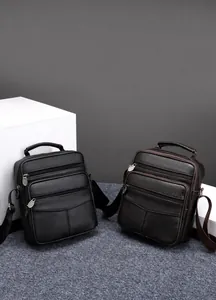 Nahaufnahme der Herren-Umhängetaschen aus Leder mit Multi-Pocket-Stauraum und Metall-Zippern