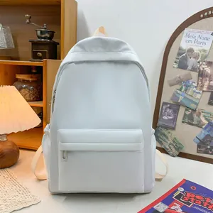 Minimalistischer Rucksack mit großem Fassungsvermögen und seitlicher Flaschentasche