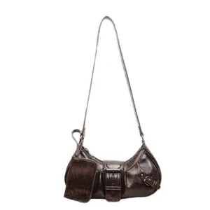 Borsa a spalla vintage marrone scuro capiente con texture a pieghe e mini pochette