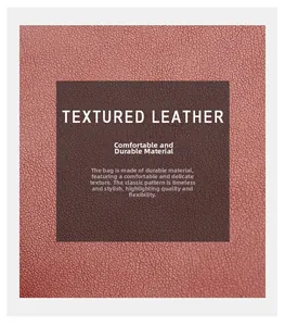 Primer plano del cuero texturizado rojo oscuro que muestra un grano duradero y flexible