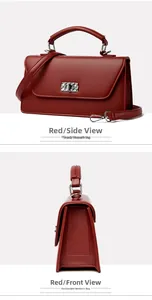 Detalle del bolso bandolera burdeos con hebilla geométrica y textura de cuero mate suave