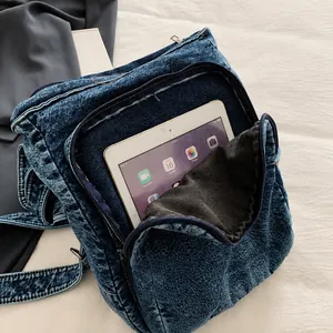 Bolsillo delantero con cremallera de mochila vaquera con espacio para tablet o iPad