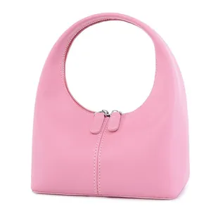 Minimalistische rosa Halbmond-Handtasche mit silbernem Doppelreißverschluss und Tragegriff