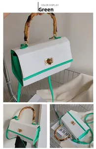 Détail de la poignée en bambou et fermoir rotatif sur sac vert façon croco
