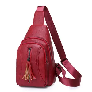 Marsupio minimalista in pelle PU rossa con tasche multiple e nappa in pelle elegante
