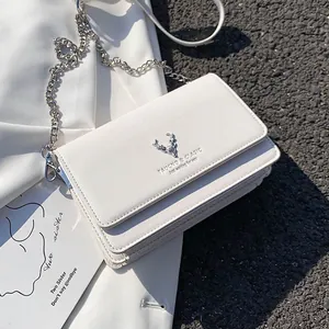 Petit Sac Carré Bandoulière en Cuir PU pour Femme Avec Logo Métal Tête de Cerf Chaîne Bandoulière pour le Quotidien