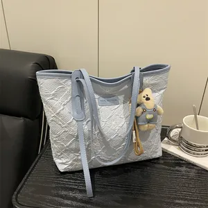 Borsa Tote in Tela Ricamo Floreale Grande Capacità Donna Borsa a Spalla Casual a Pieghe Con Ciondolo a Orsetto di Peluche