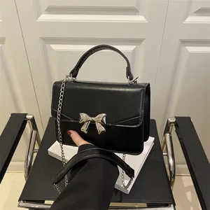 Sac Bandoulière Carré en Similicuir avec Nœud pour Femme Avec Chaîne en Métal Petit Sac à Main Tendance Douce