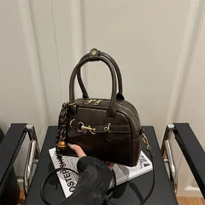 Sac Boston en Cuir PU Rétro pour Femmes Sac à Main avec Mors de Cheval Pendentif Cloche Élégant Sac Bandoulière
