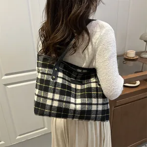 Vintage plaid tote bag with black leather straps and large capacity for daily commuting