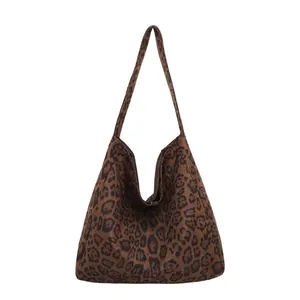 Fashionable brown leopard print large capacity shoulder bag for daily commuting women