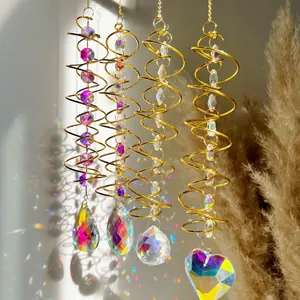 Attrape-soleil en Cristal à Spirale Métallique Prisme de Créateur d'arc-en-ciel Ornement Suspendu pour Fenêtre Jardin Extérieur Maison Pendentif Goutte d'eau Cœur Boule