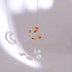 Acchiappasole a mezzaluna dorata con perle arcobaleno e pendenti in cristallo sfaccettato