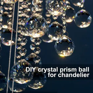 Vue détaillée de prismes en cristal 30mm facettés pour attrape-soleil et lustres DIY