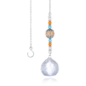 Kristallen zonnevanger met kleurrijke kralen en metalen ketting voor tuin decoratie