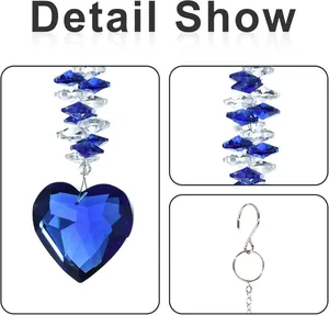 Dettaglio del prisma di cristallo blu a forma di cuore con catena e gancio argento