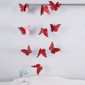 Detalle de mariposas rojas con purpurina en PVC de doble capa para decoración de pared