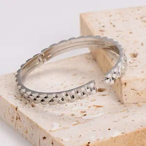 Modern gear-inspired 18K silver-plated stainless steel open bangle with jubilee pattern