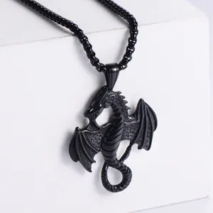 Collar con colgante de dragón de fuego negro gótico en acero inoxidable mate