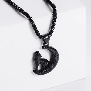 Collana con ciondolo lupo che ulula e luna crescente in acciaio inossidabile nero opaco