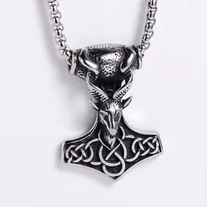 Collana con pendente Mjölnir testa di capra in acciaio inossidabile e nodo celtico