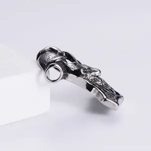 Ciondolo teschio di ariete in acciaio inossidabile argento con incisioni vintage